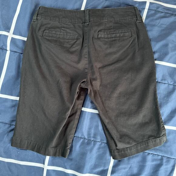 Arizona Jean Co. Black Bermuda Shorts - Size 7 - Picture 2 of 6